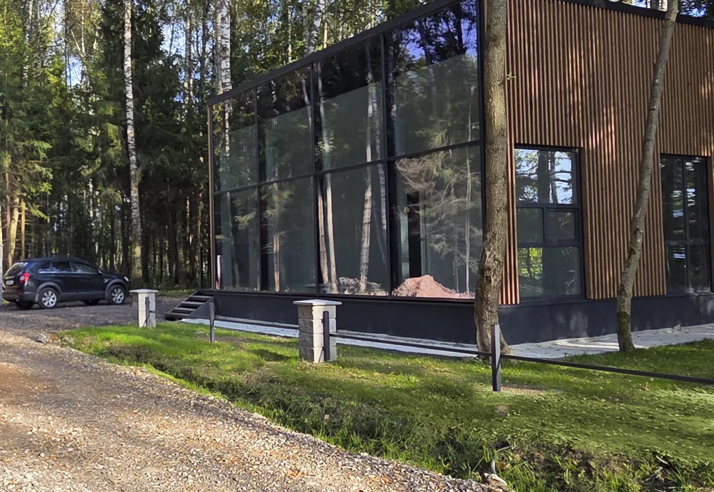 КП «ПриЛесной»: монтаж декоративного ограждения и плановое благоустройство