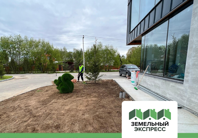 Продолжаются работы по обустройству въездной группы поселка "Грибоедово"