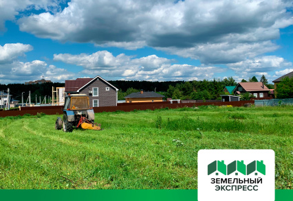 Работы по покосу газона в поселке «Фаворит»