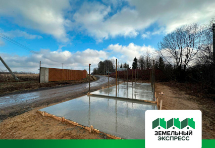 Производится монтаж контейнерных площадок в проекте Писателей.