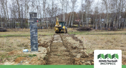 Работы по нарезке тропинки к береговой зоне в поселке "РЭД"