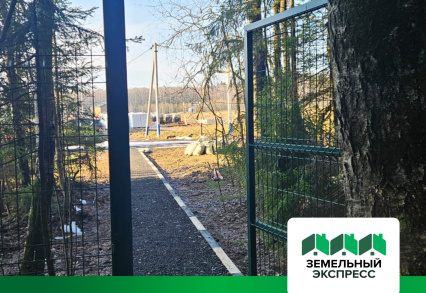 КП "Триумфальный" калитка и проход в лес.