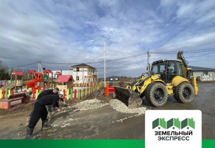 Благоустройство дороги возле въездной группы в поселке "Рэд"