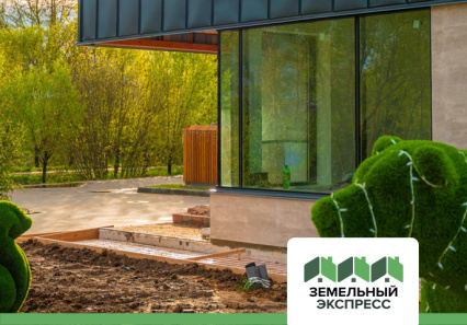 Начали работы по засеиванию нового газона в поселке "Грибоедово"