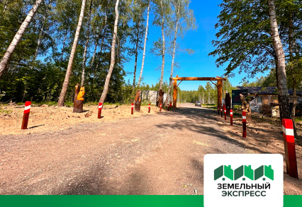 Установлены сигнальные столбики вдоль подъездной дороги поселка «Лесной остров»