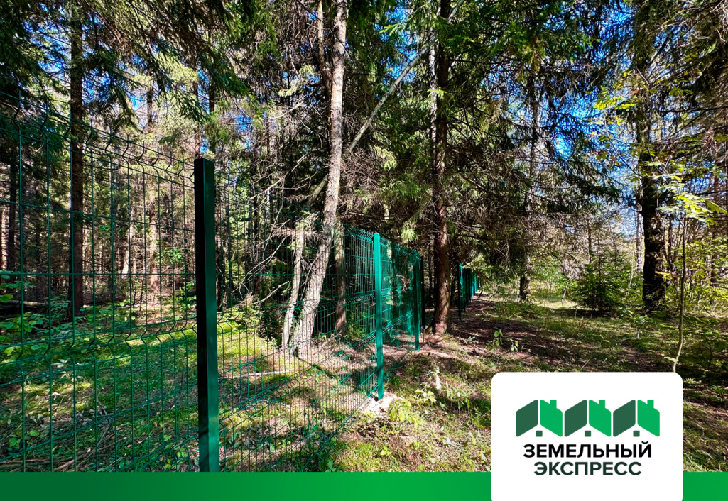 Установлен забор по периметру поселка "Лесной Остров"