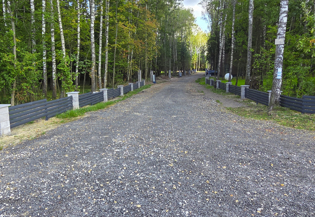 Въезд в «ПриЛесной» приобрёл новый облик: установлен декоративный забор